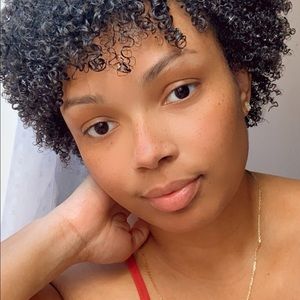 Meet your Posher, Edith